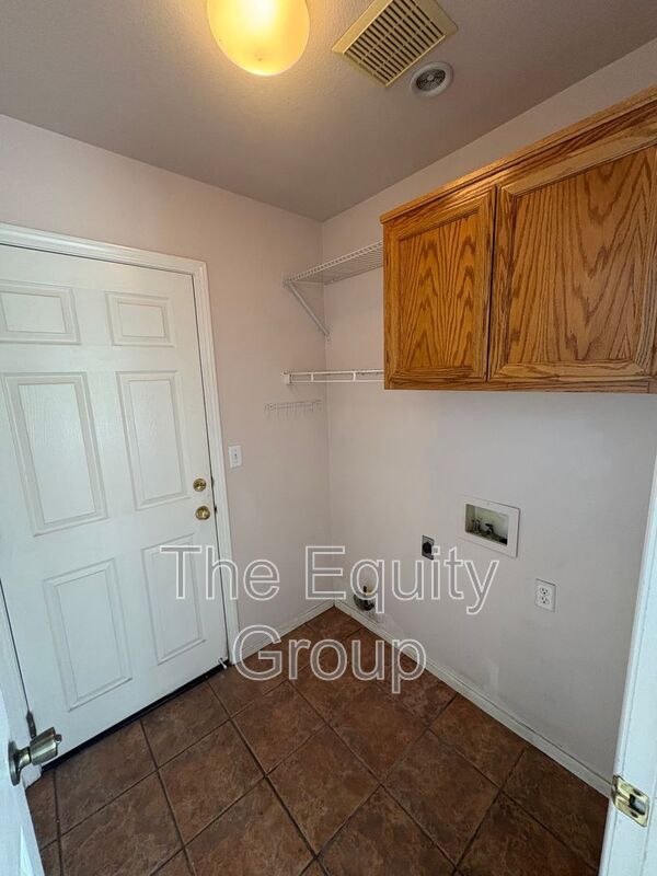 Building Photo - 2935 S Aspen St
