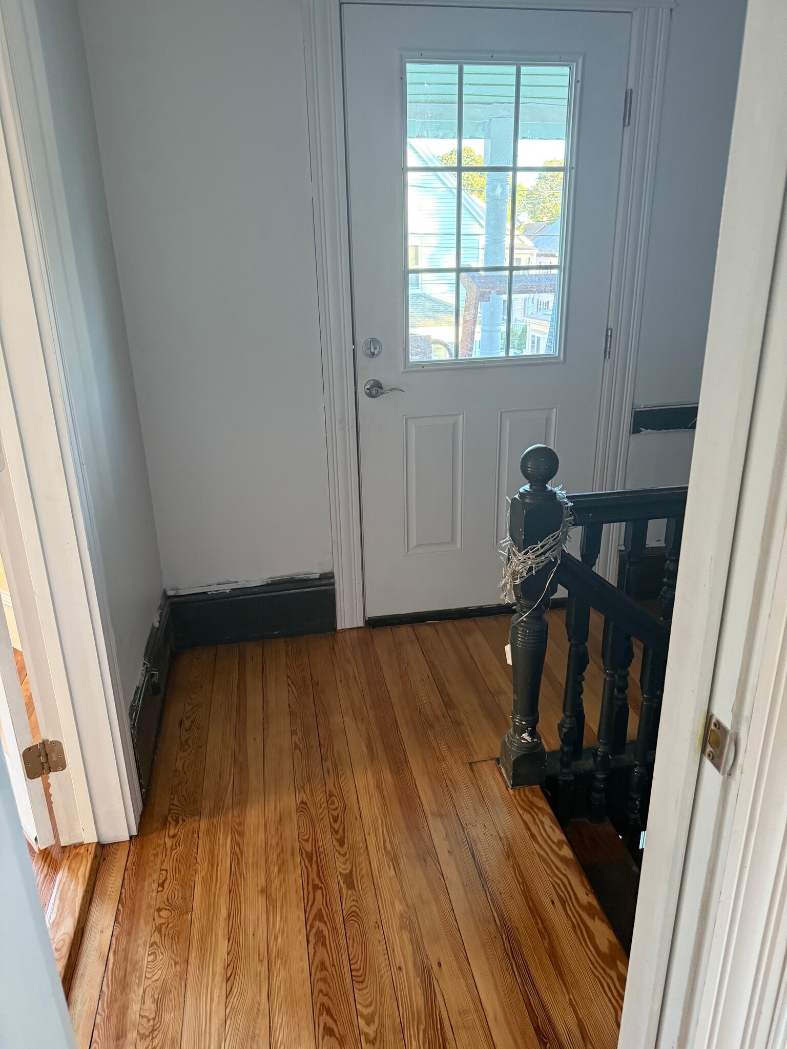 Entrance to porch - 55 Victoria St