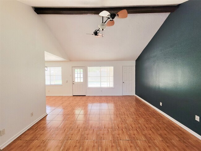 Building Photo - 409 S Travis