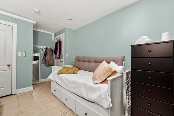 Building Photo - 13 Telegraph St