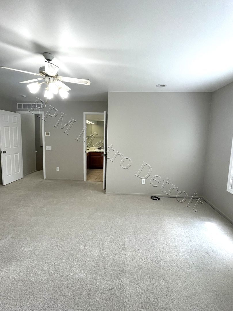 Building Photo - 174 Glenshire Dr
