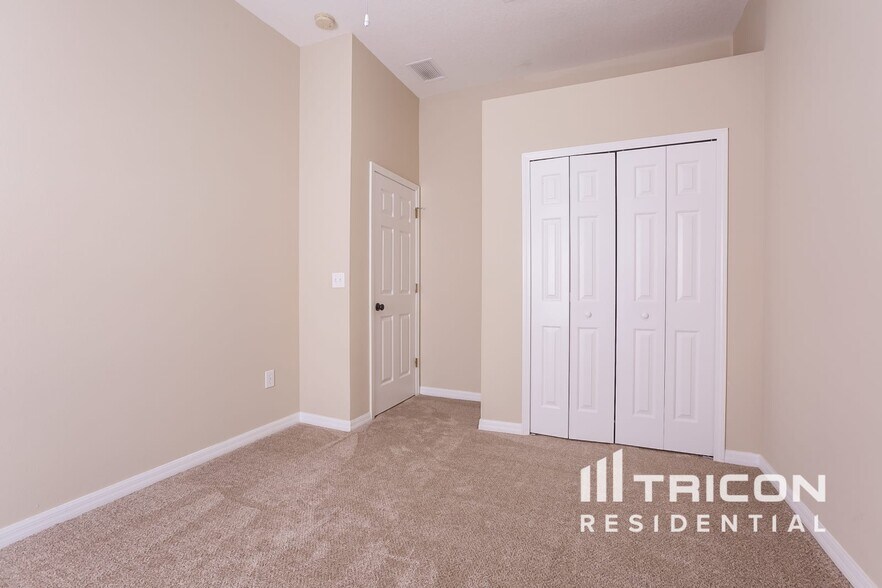 Building Photo - 2233 Roanoke Springs Dr