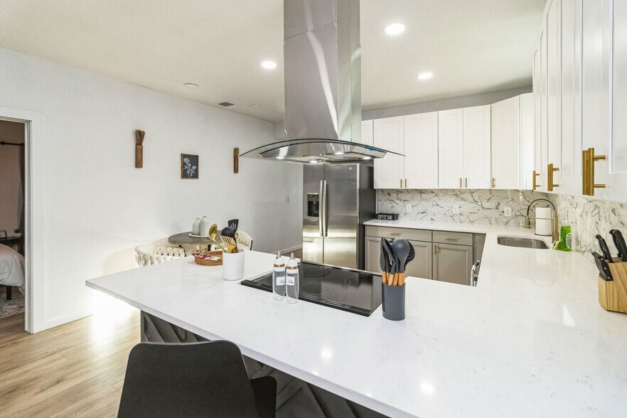 Building Photo - 2306 E Houston St