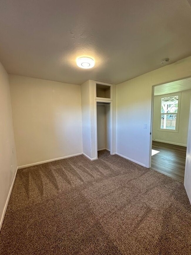Building Photo - Charming One Bedroom in the Heart of Red Bluff! Pet Friendly!