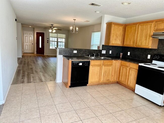 Building Photo - 13231 Ridgewood Knoll Ln
