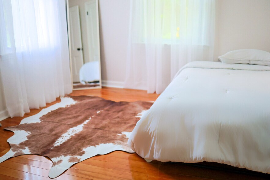 Building Photo - 5104 Abigail Dr