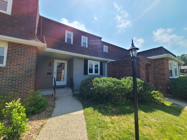 Building Photo - Charming Two Bedroom Condo in Saint Joseph