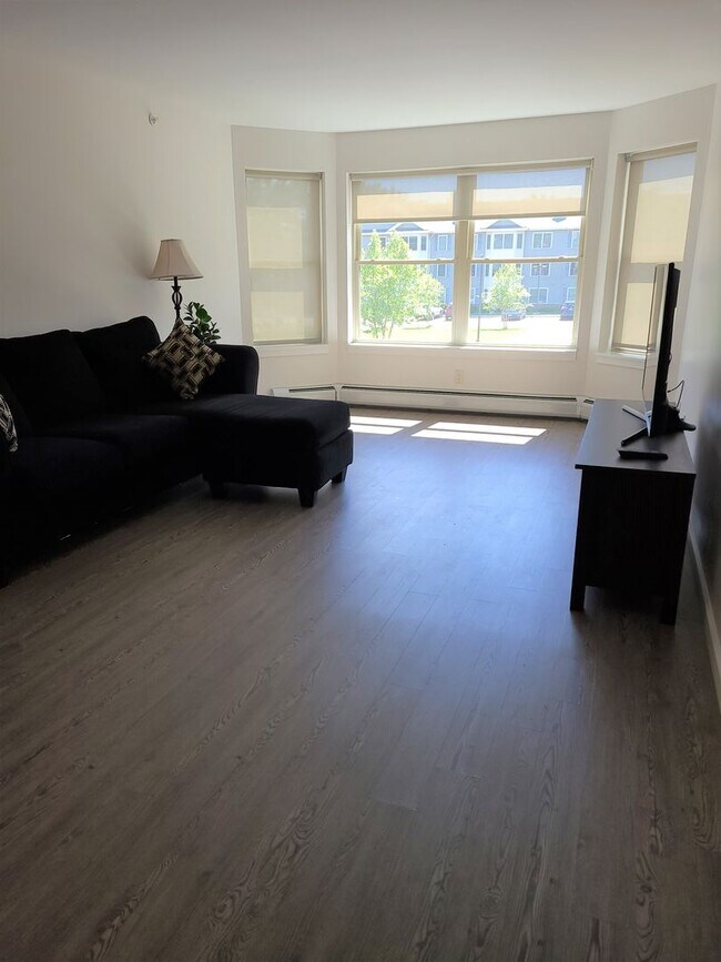 Building Photo - PET FREE Spacious 1 Bedroom Apartment