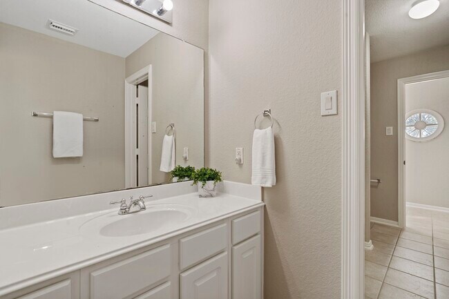 Building Photo - 4502 Creek Point Ln