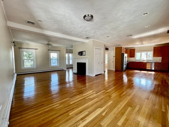 Primary Photo - 17 Sawyer St