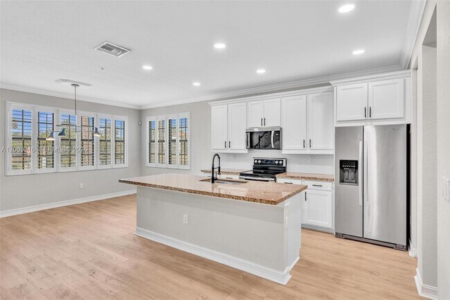 Building Photo - 11541 SW 15th Ave
