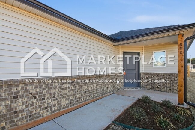 Building Photo - 800 NE 102nd Ter