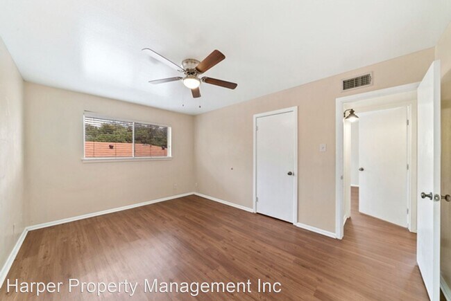 Building Photo - 2 br, 1 bath House - 235 W Silver Sands Dr #8