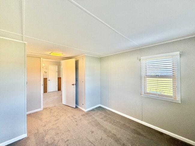 Building Photo - 2107 W Avalon Rd