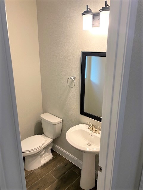 Powder room - 11330 Cottage Grove