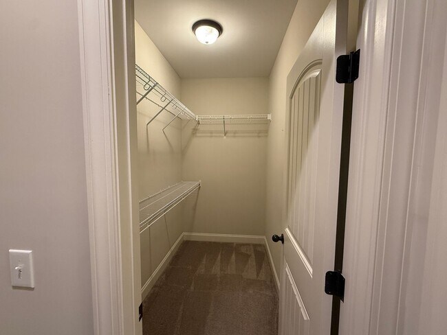 Building Photo - 3855 Academy Dr