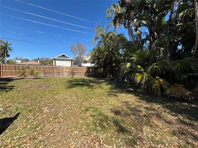 Building Photo - 810 22nd Ave N