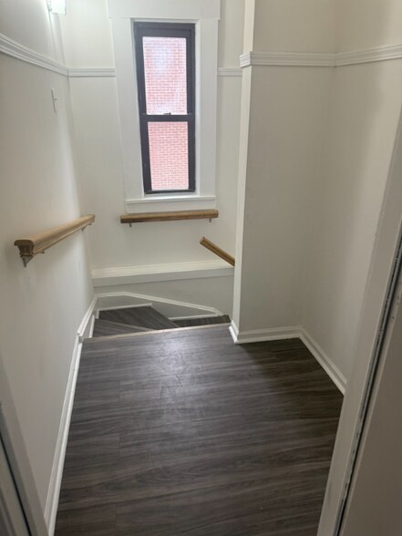 Building Photo - 1649 W Garfield Blvd