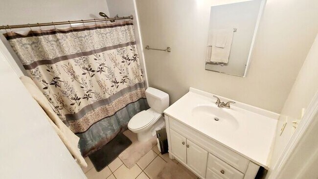 Building Photo - Charming 2 bedroom 1 bath duplex on Park Rd