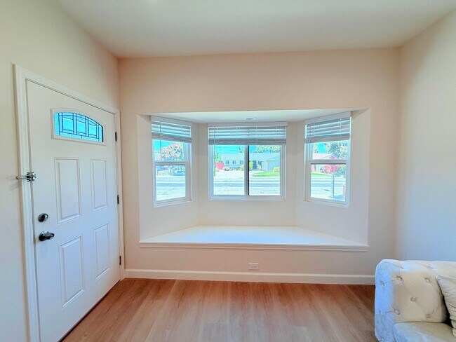 Building Photo - 85 Cronin Dr