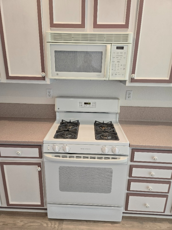 Building Photo - 405 Hopkins Ct