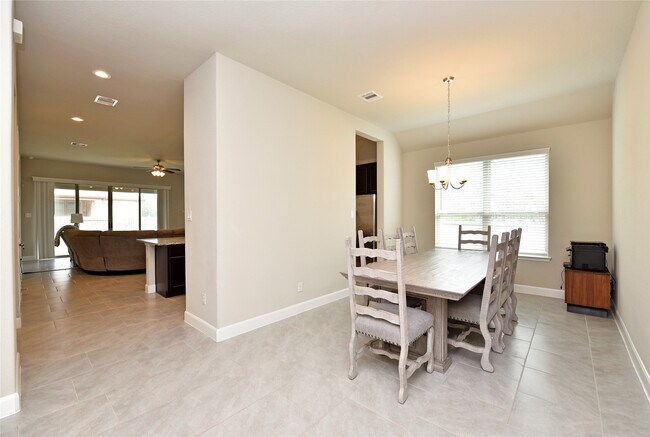 Building Photo - 5835 Euclid Loop