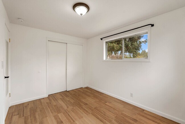 Building Photo - 4 Bedroom Home with Covered Parking & Fenced Backyard