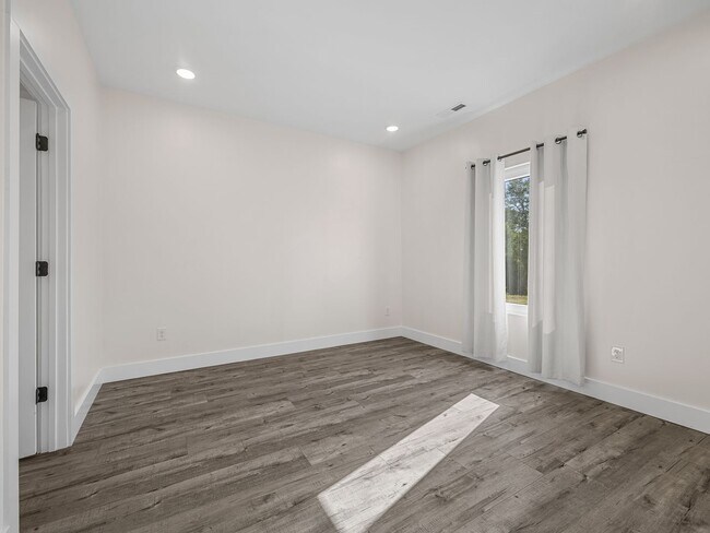 Building Photo - Charming 3 Bedroom Home in Spartanburg – Modern Upgrades & Stylish Finishes