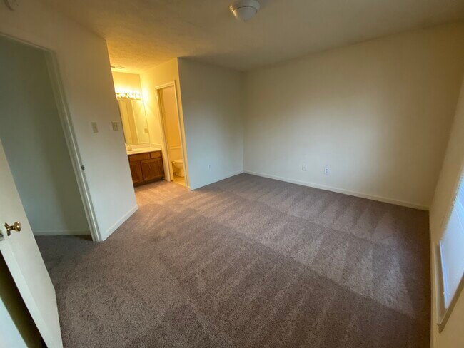 Building Photo - 2217 Overland Ct