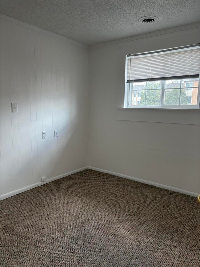 Building Photo - 2866 Golfside Rd