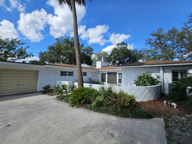 Building Photo - Charming 3-Bedroom Retreat with Spacious 1...