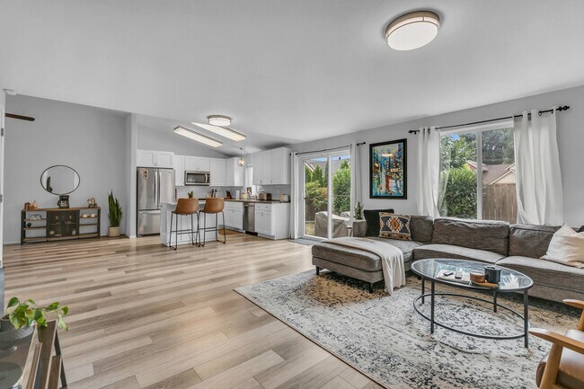 Building Photo - 1319 Golf Club Rd SE