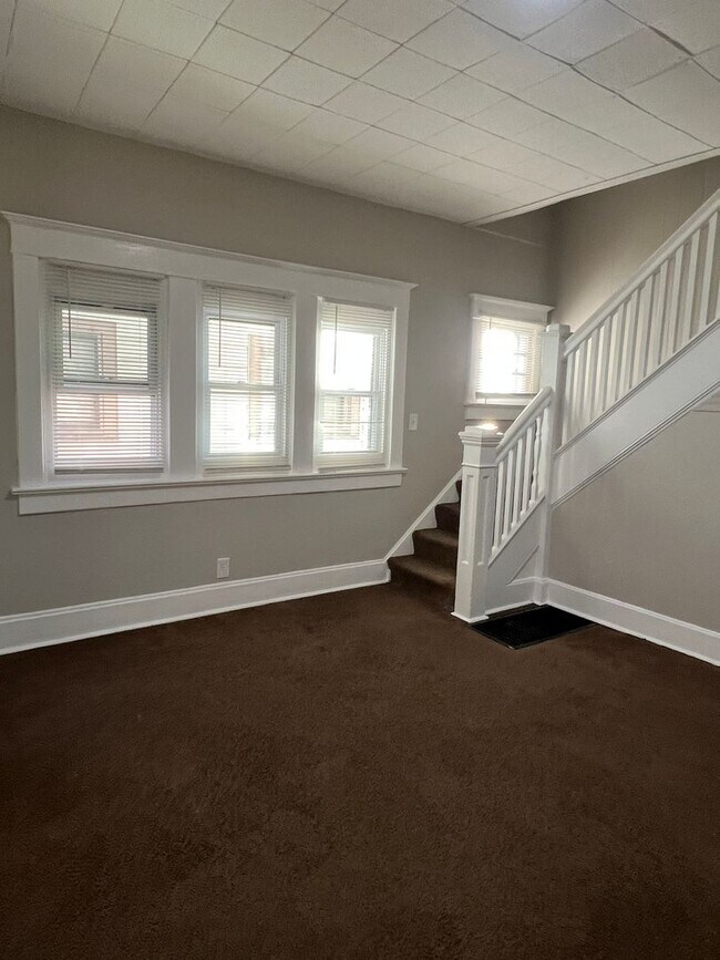 Building Photo - 400 N Grant Ave