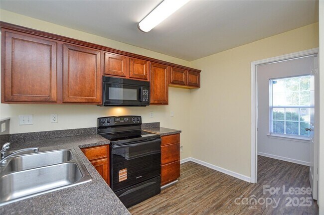 Building Photo - 6754 Sequoia Hills Dr