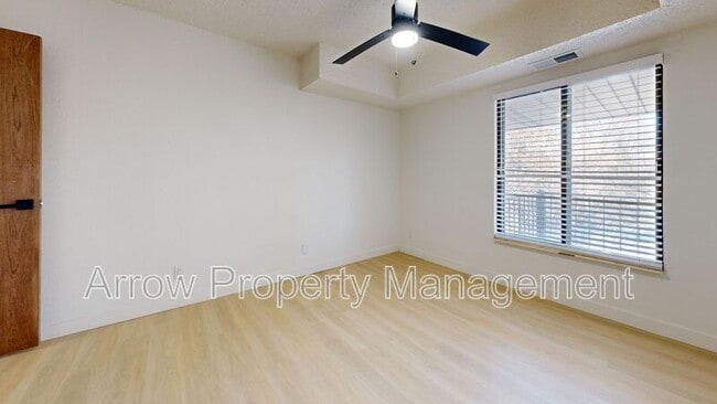 Building Photo - 205 E Arbor Ave