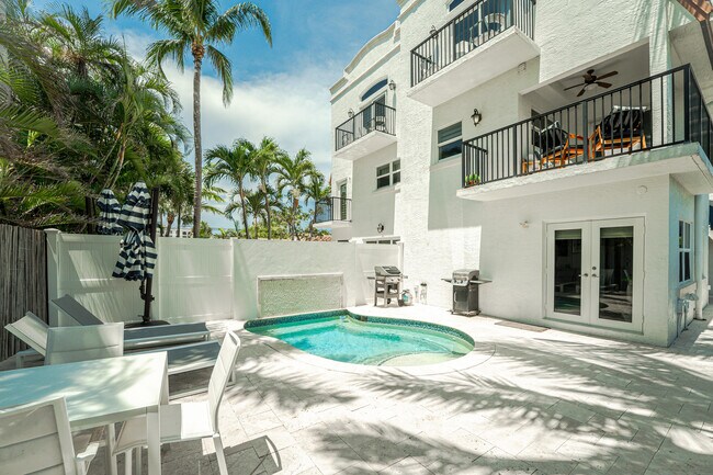 Building Photo - 247 S Ocean Blvd