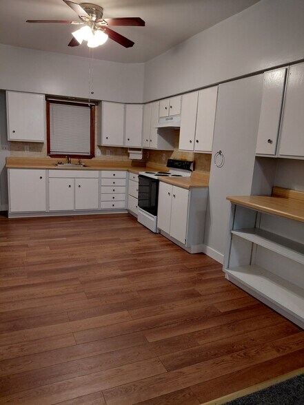 Building Photo - 28 N Kresson St