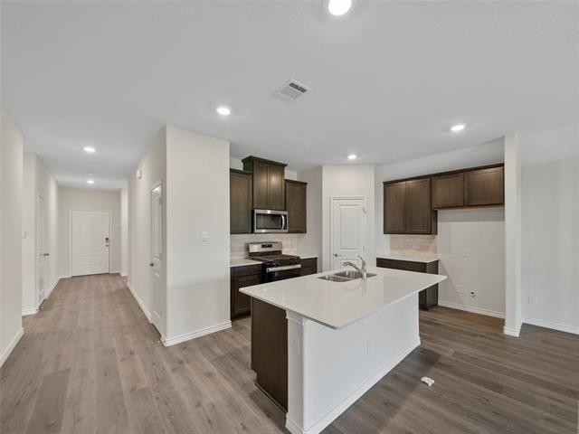 Building Photo - 10505 Breezeway Dr