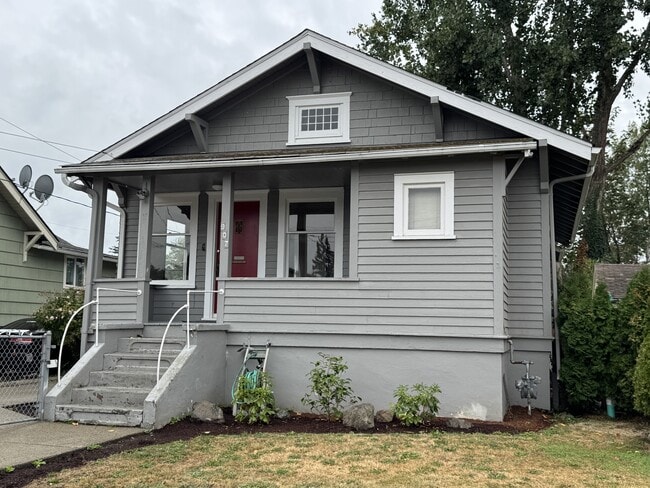 Primary Photo - 907 Hewitt Ave