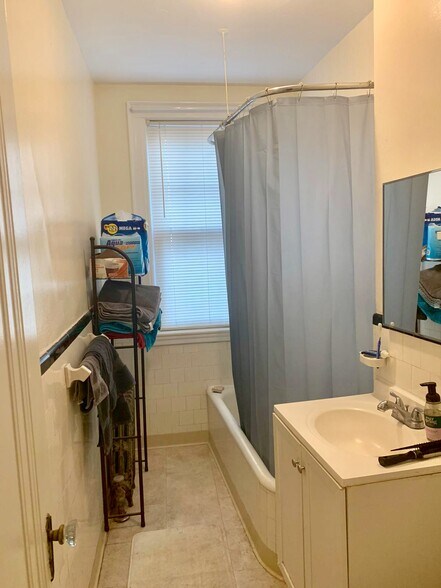 Building Photo - 48 Strathmore Rd