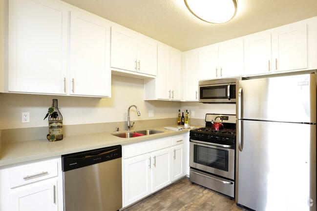 Townhome-Kitchen - Bella La Costa