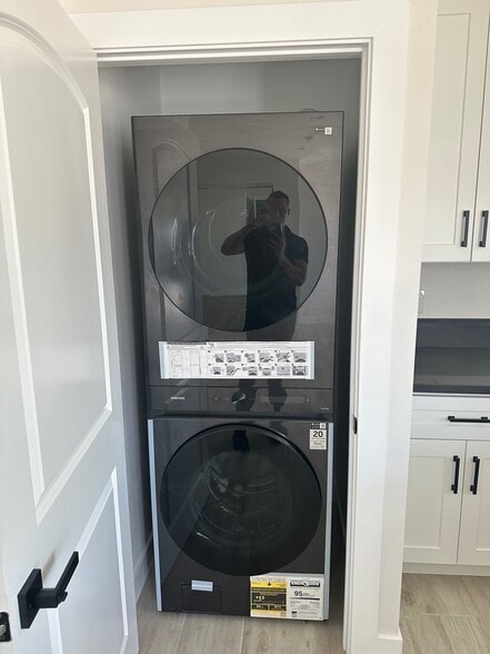 Smart Washer and Dryer - 16730 Septo St