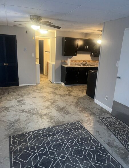 Building Photo - 505 W 53rd Ave