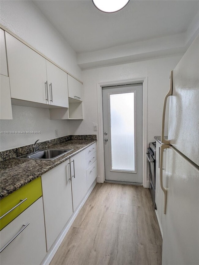 Building Photo - 6930 Rue Vendome