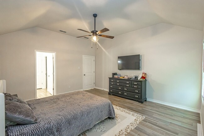 Building Photo - 514 Prado Dr