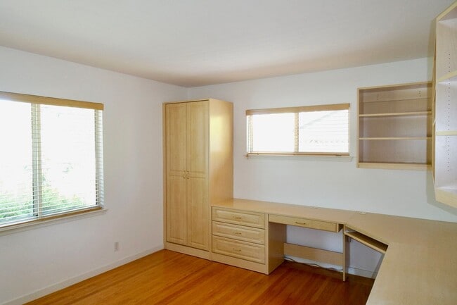 Building Photo - Third-Acre of Serenity