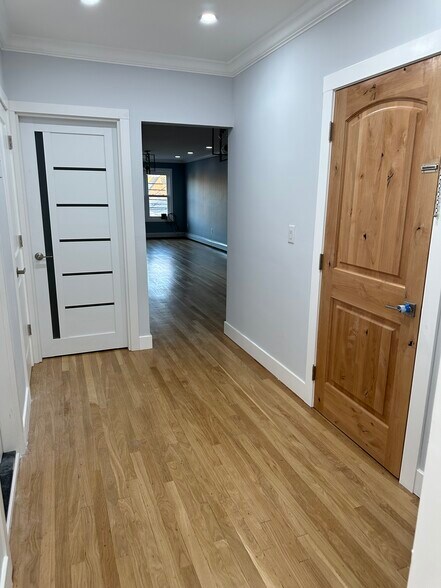 Building Photo - 859 Avenue C