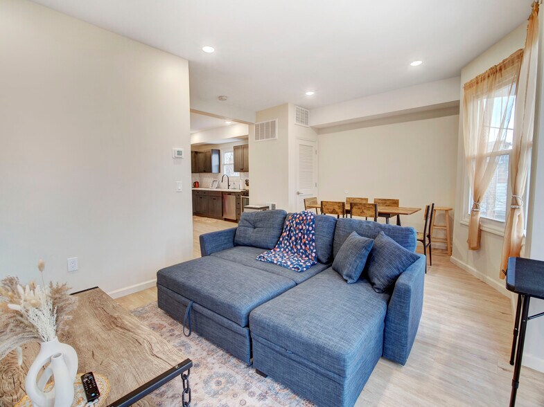 Building Photo - 140 Fabyan Pl