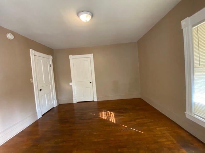 Building Photo - 220 N Dexter St