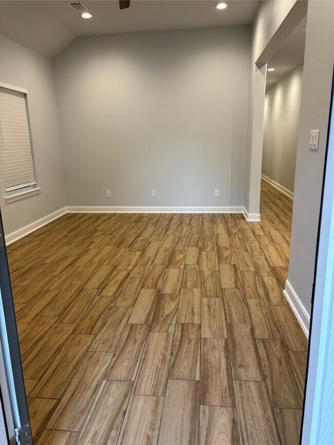 Building Photo - 205 Mcelroy Ave